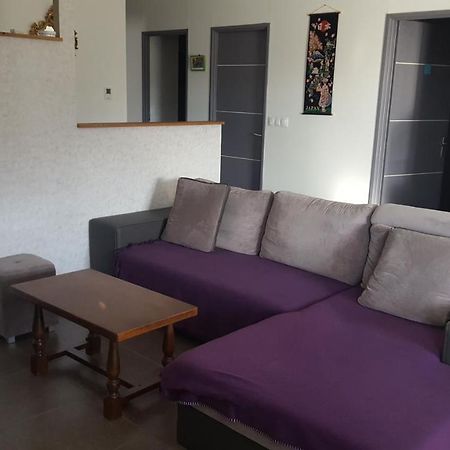 1 Chambre Privative Avec Bureau Et Cuisine Dans Maison 105 M2 Montfaucon Montfaucon  Buitenkant foto