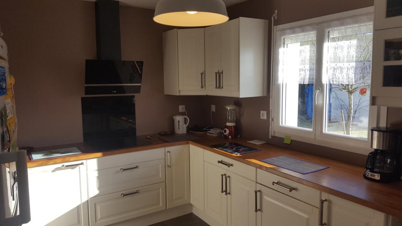 1 Chambre Privative Avec Bureau Et Cuisine Dans Maison 105 M2 Montfaucon Montfaucon  Buitenkant foto